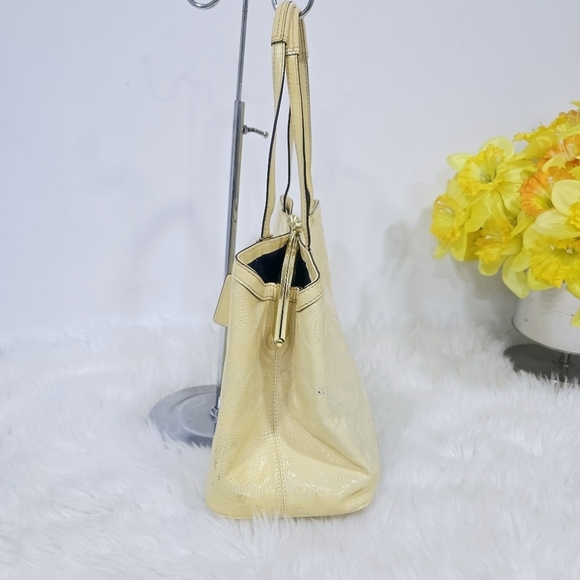 Coach yelow signature shoulder #19215 - Picture 4 of 11